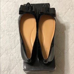 JCREW Emery patent bow flats